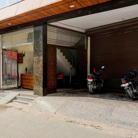 Hotel O Family Deluxe Yeni Delhi Dış mekan fotoğraf
