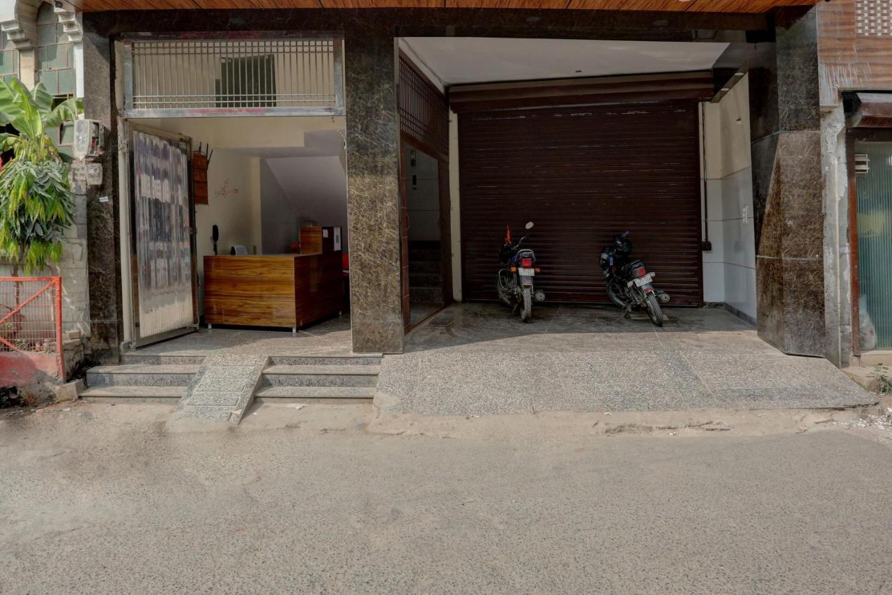 Hotel O Family Deluxe Yeni Delhi Dış mekan fotoğraf