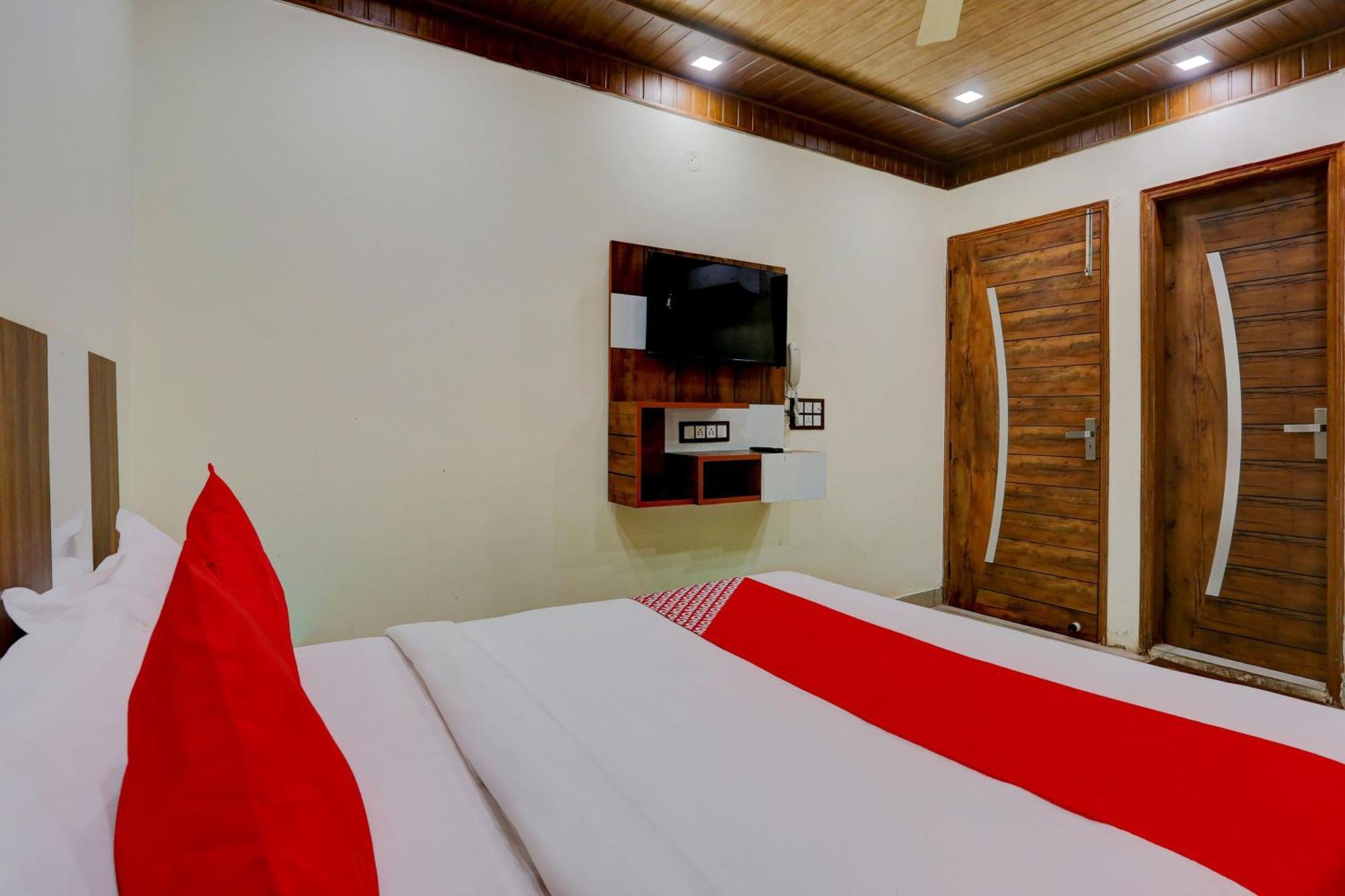 Hotel O Family Deluxe Yeni Delhi Dış mekan fotoğraf